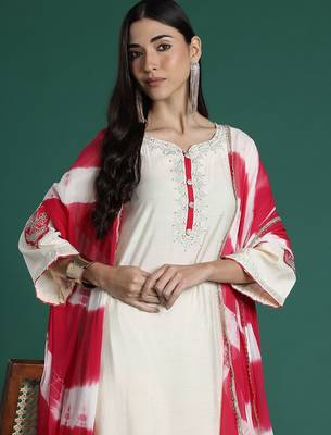 Ethnic Motifs Yoke Design Zari Kurta with Trousers & Dupatta 2