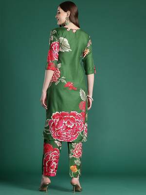 Floral Printed Kurta with Trousers 5