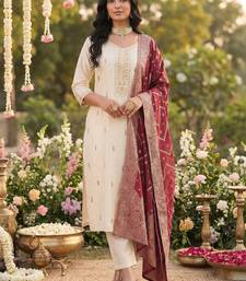 Women Ethnic Motifs Embroidered Regular Kurta with Trousers & With Dupatta