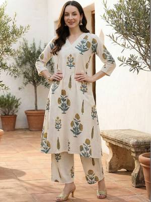 Women Floral Printed Regular Pure Cotton Kurta with Palazzos 4