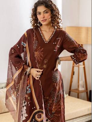 Women Ethnic Motifs Printed Regular Thread Work Kurta with Trousers & With Dupatta 3