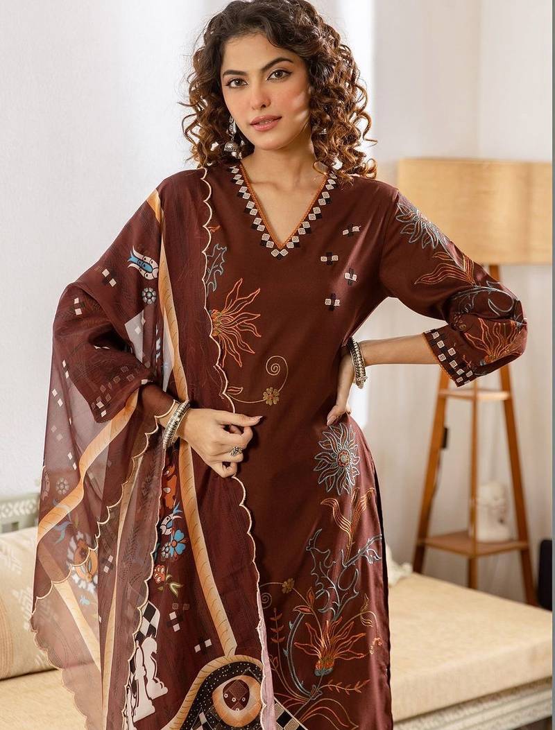 Women Ethnic Motifs Printed Regular Thread Work Kurta with Trousers & With Dupatta
