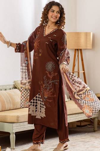 Women Ethnic Motifs Printed Regular Thread Work Kurta with Trousers & With Dupatta