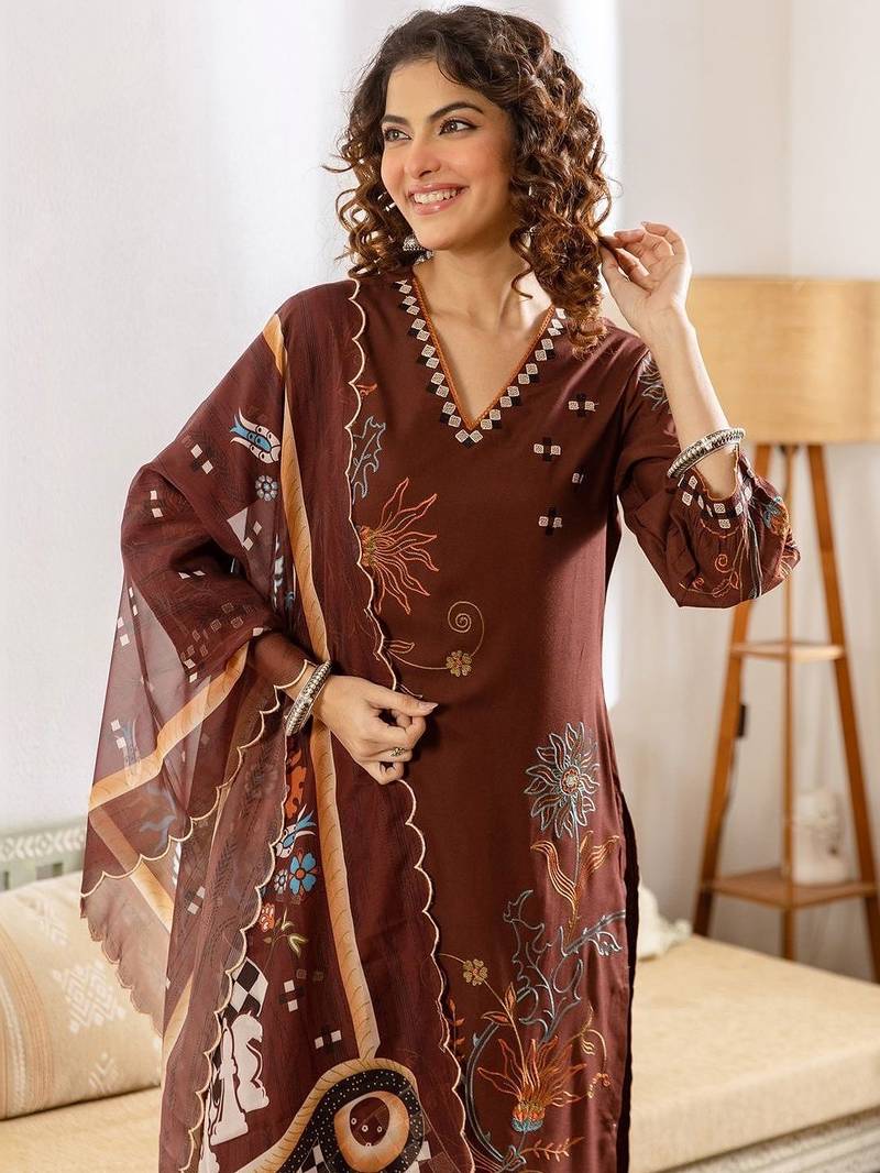 Women Ethnic Motifs Printed Regular Thread Work Kurta with Trousers & With Dupatta