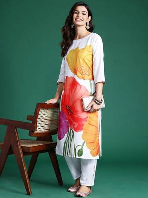 Women Floral Printed Regular Kurta with Trousers 1