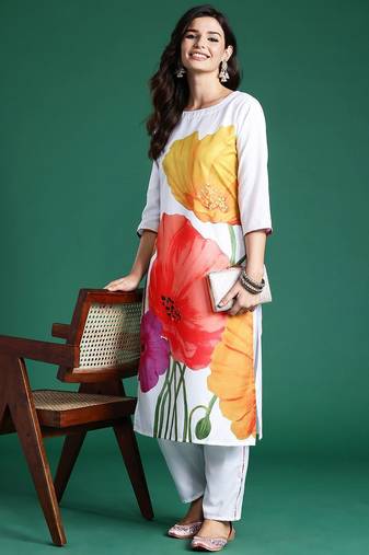 Women Floral Printed Regular Kurta with Trousers