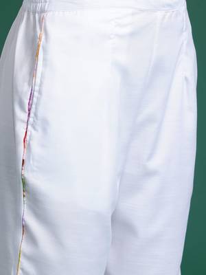 Women Floral Printed Regular Kurta with Trousers 3