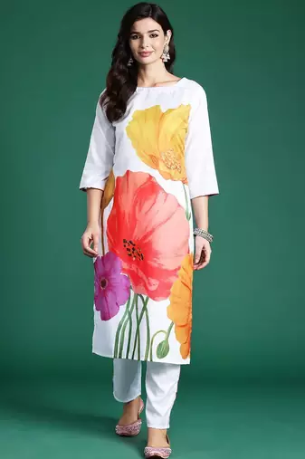 Women Floral Printed Regular Kurta with Trousers