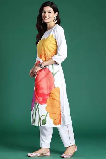 Women Floral Printed Regular Kurta with Trousers