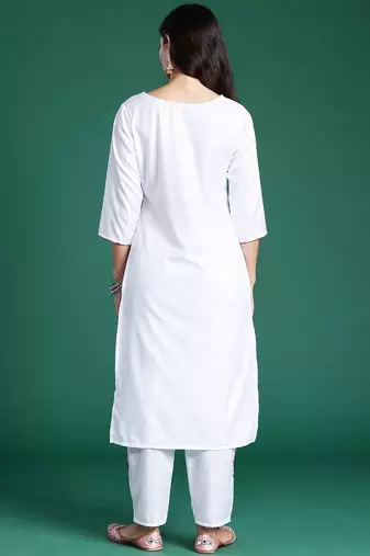Women Floral Printed Regular Kurta with Trousers
