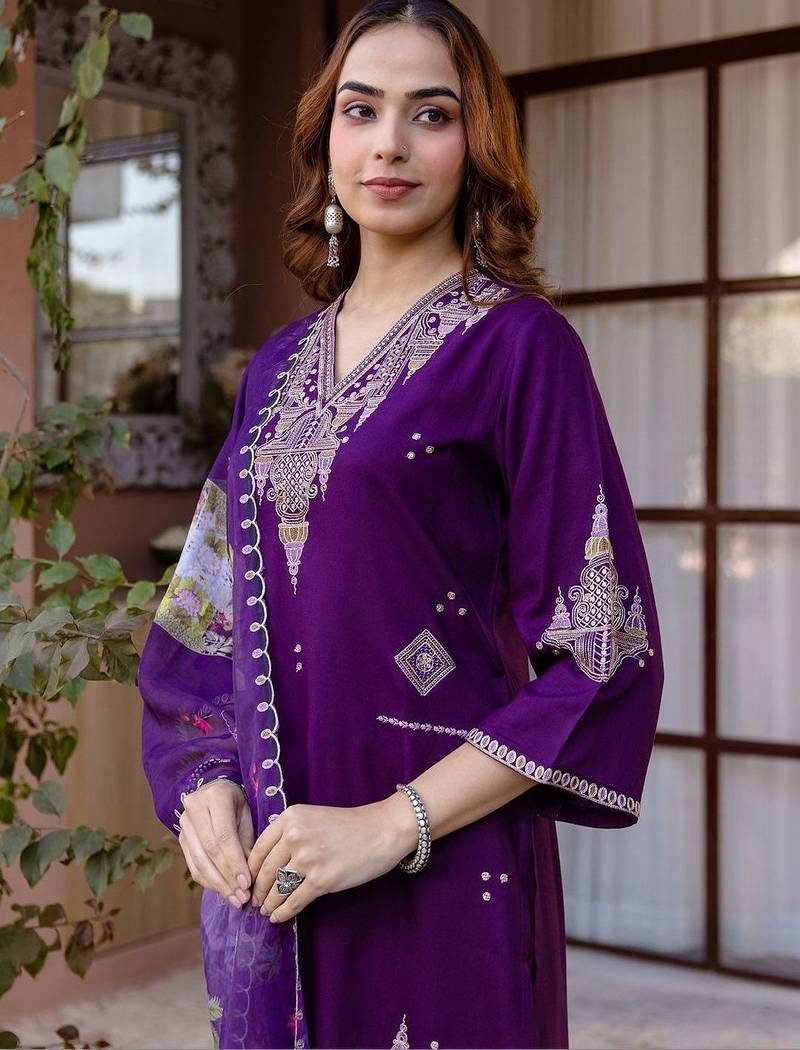 Women Ethnic Motifs Embroidered Regular Thread Work Kurta with Trousers & With Dupatta