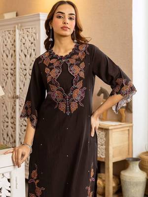 Women Floral Embroidered Regular Thread Work Kurta with Palazzos 5