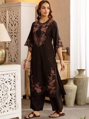 Women Ethnic Motifs Embroidered Regular Thread Work Kurta with Trousers 1
