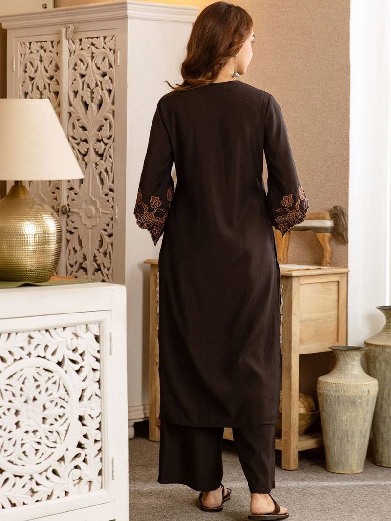 Women Ethnic Motifs Embroidered Regular Thread Work Kurta with Trousers