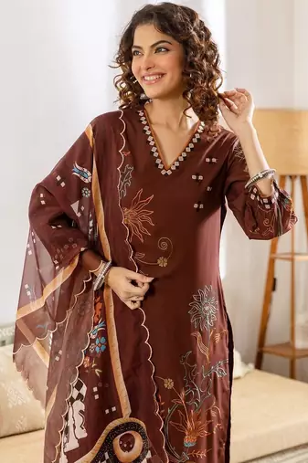 Women Ethnic Motifs Printed Regular Thread Work Kurta with Trousers & With Dupatta