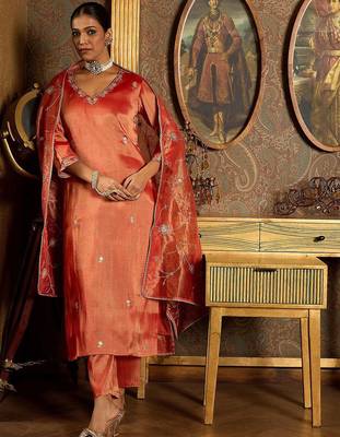 Floral Embroidered V-Neck Regular Liva Kurta With Trouser With Dupatta 3