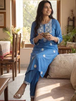 Women Ethnic Motifs Embroidered Regular Thread Work Kurta with Trousers 1