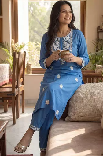 Women Ethnic Motifs Embroidered Regular Thread Work Kurta with Trousers