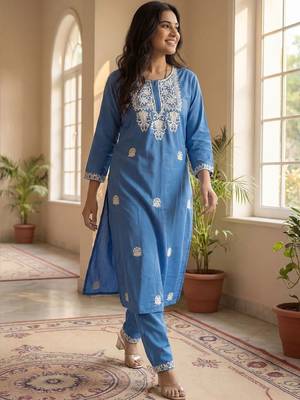 Women Ethnic Motifs Embroidered Regular Thread Work Kurta with Trousers 2