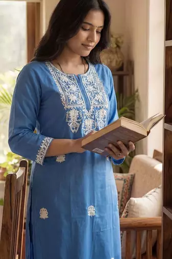 Women Ethnic Motifs Embroidered Regular Thread Work Kurta with Trousers