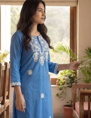 Women Ethnic Motifs Embroidered Regular Thread Work Kurta with Trousers 4