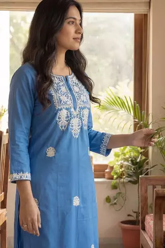 Women Ethnic Motifs Embroidered Regular Thread Work Kurta with Trousers