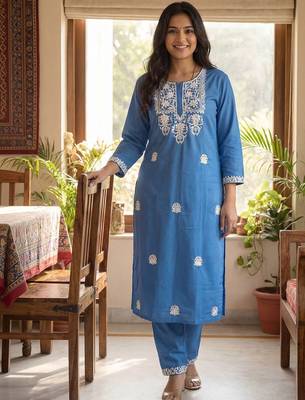 Women Ethnic Motifs Embroidered Regular Thread Work Kurta with Trousers 6