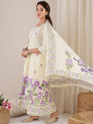 Women Floral Printed Regular Pure Cotton Kurta with Trousers & With Dupatta 5