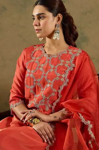 Ethnic Motifs Embroidered Kurta With Trousers & Dupatta