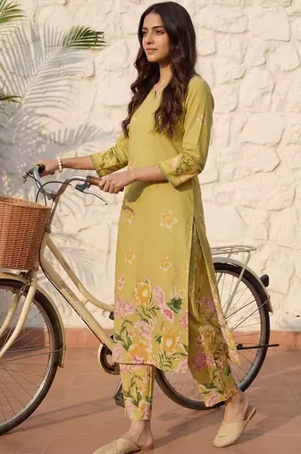 Women Floral Printed Regular Sequinned Pure Cotton Kurta with Trousers