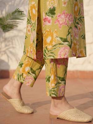Women Floral Printed Regular Sequinned Pure Cotton Kurta with Trousers 4