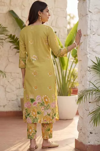 Women Floral Printed Regular Sequinned Pure Cotton Kurta with Trousers