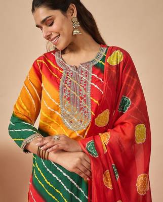 Women Leheriya Dyed Regular Thread Work Kurta with Trousers & With Dupatta 3