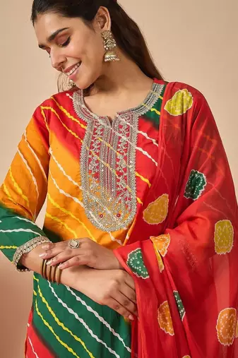 Women Leheriya Dyed Regular Thread Work Kurta with Trousers & With Dupatta