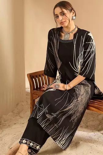 Women Printed Regular Kurta with Trousers