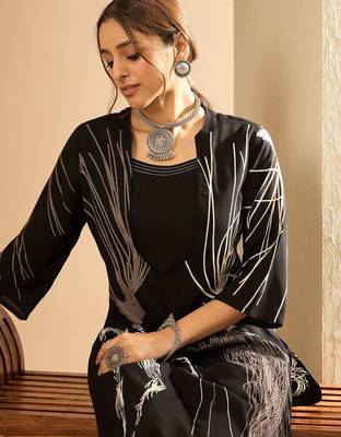 Women Printed Regular Kurta with Trousers 3