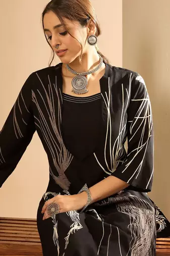 Women Printed Regular Kurta with Trousers