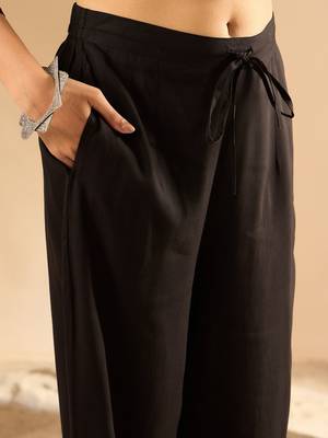 Women Printed Regular Kurta with Trousers 4