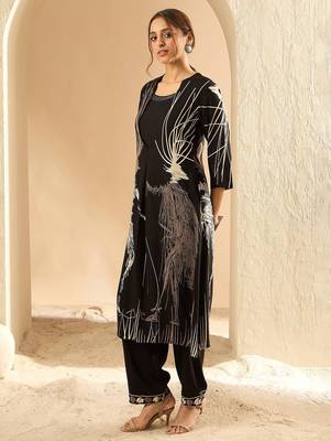 Women Printed Regular Kurta with Trousers 5