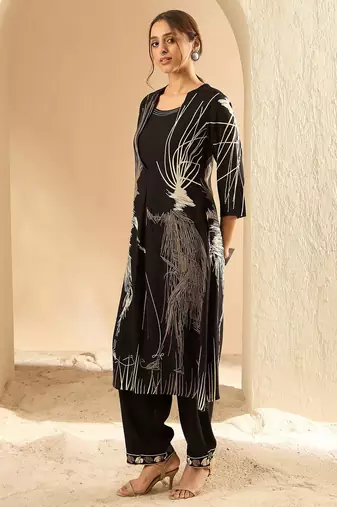 Women Printed Regular Kurta with Trousers