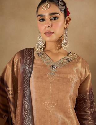 Floral Embroidered Embellished V-Neck Straight Kurta with Trouser And Dupatta 2