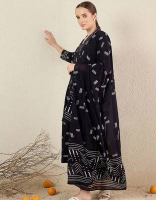 Women Striped Cotton Kurta with Trousers & Dupatta 4