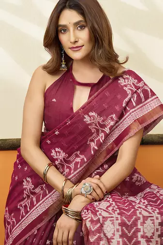 Rani pink printed cotton blend saree with ethnic border & pallu