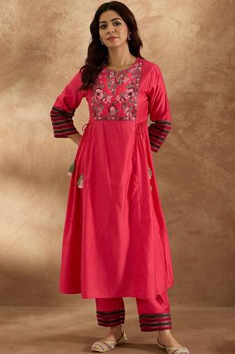 Women Floral Embroidered Empire Thread Work Liva Kurta with Trousers