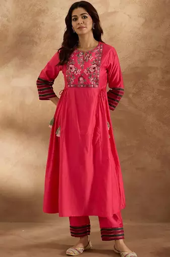 Women Floral Embroidered Empire Thread Work Liva Kurta with Trousers