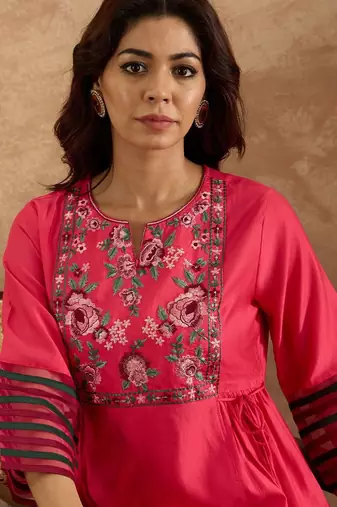 Women Floral Embroidered Empire Thread Work Liva Kurta with Trousers