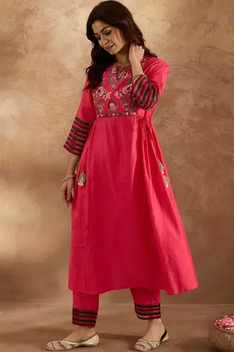 Women Floral Embroidered Empire Thread Work Liva Kurta with Trousers
