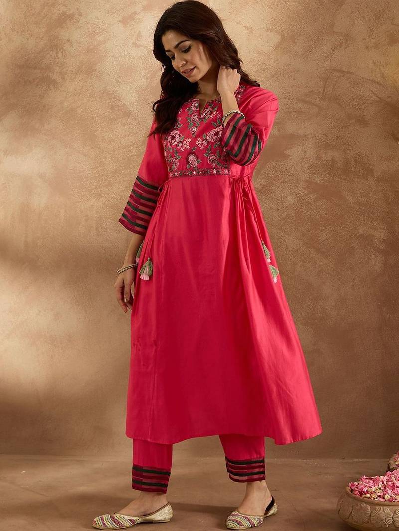Women Floral Embroidered Empire Thread Work Liva Kurta with Trousers
