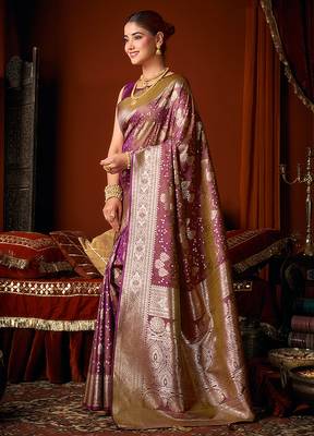 Purple jacquard silk blend saree with zari floral weave 3