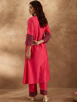 Women Floral Embroidered Empire Thread Work Liva Kurta with Trousers 5